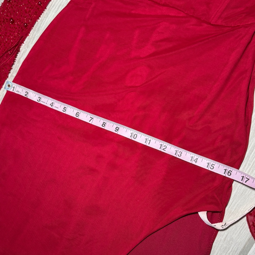 Elegant Red Evening Gown - Picture 7 of 11